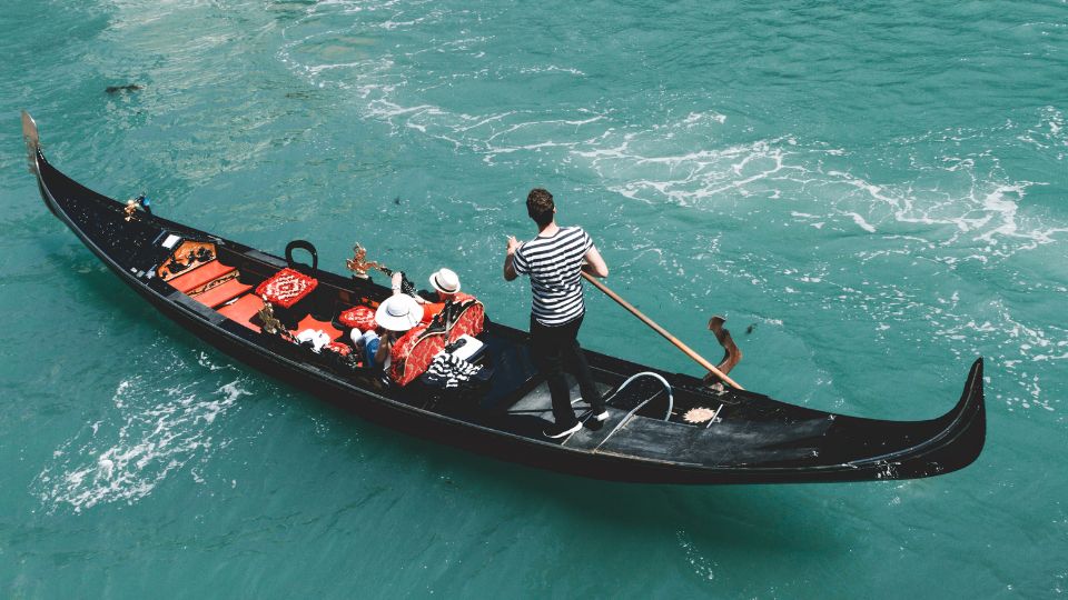 Čo znamená snívať o Gondola – 22 Gondola tanker snov a ich význam